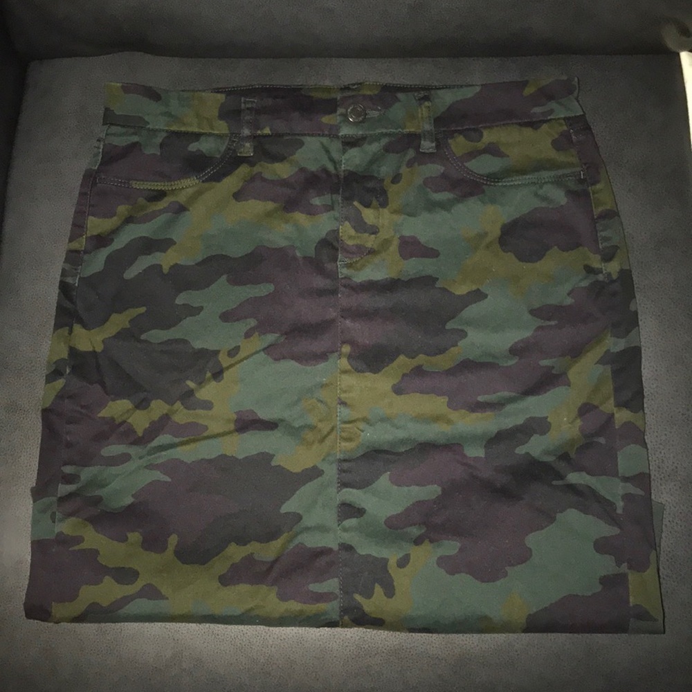 Uniqlo camo pencil skirt